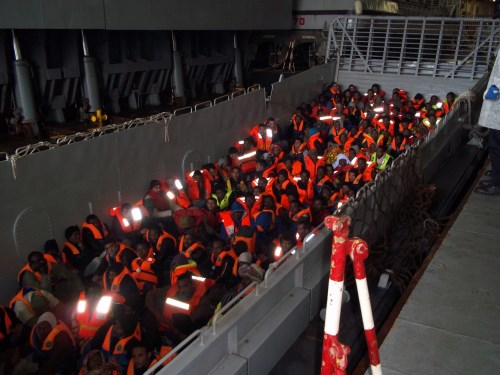 Venerdì 13 dicembre, nuovo sbarco di profughi soccorsi al largo delle coste di Lampedusa oltre 300 migranti dal quarto team di volontari della Fondazione Francesca Rava