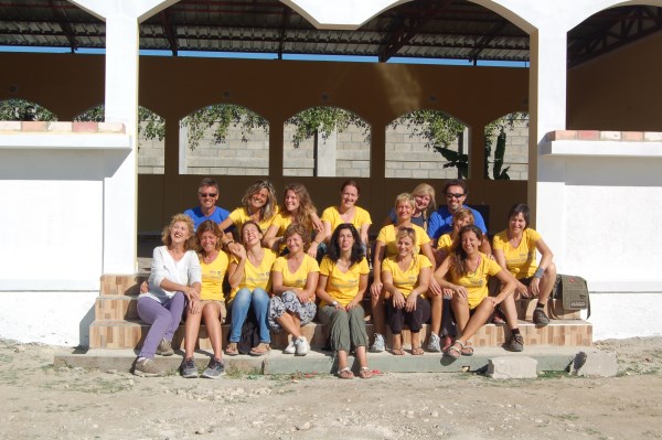 Diamoci una mano, prendendoci per mano. Campus di volontariato di Natale: 14 volontari da tutta Italia per vivere e condividere emozioni, abbracci, sorrisi, lacrime e collaborazione con i bambini di NPH Haiti.