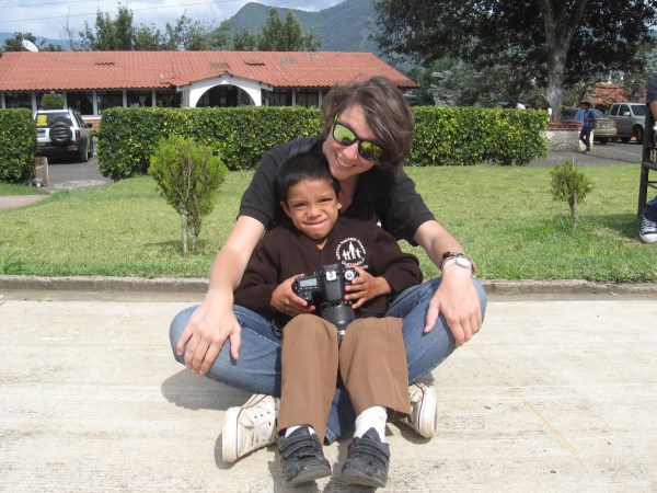 `Avevo detto ai miei bambini che avrei fatto di tutto per tornare a visitarli`: il ritorno di Elena nella Casa NPH in Guatemala con i ragazzi del campus di volontariato.