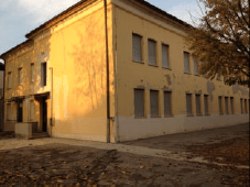 La vecchia sede della scuola elementare Don Milani che verrà demolita e ricostruita.